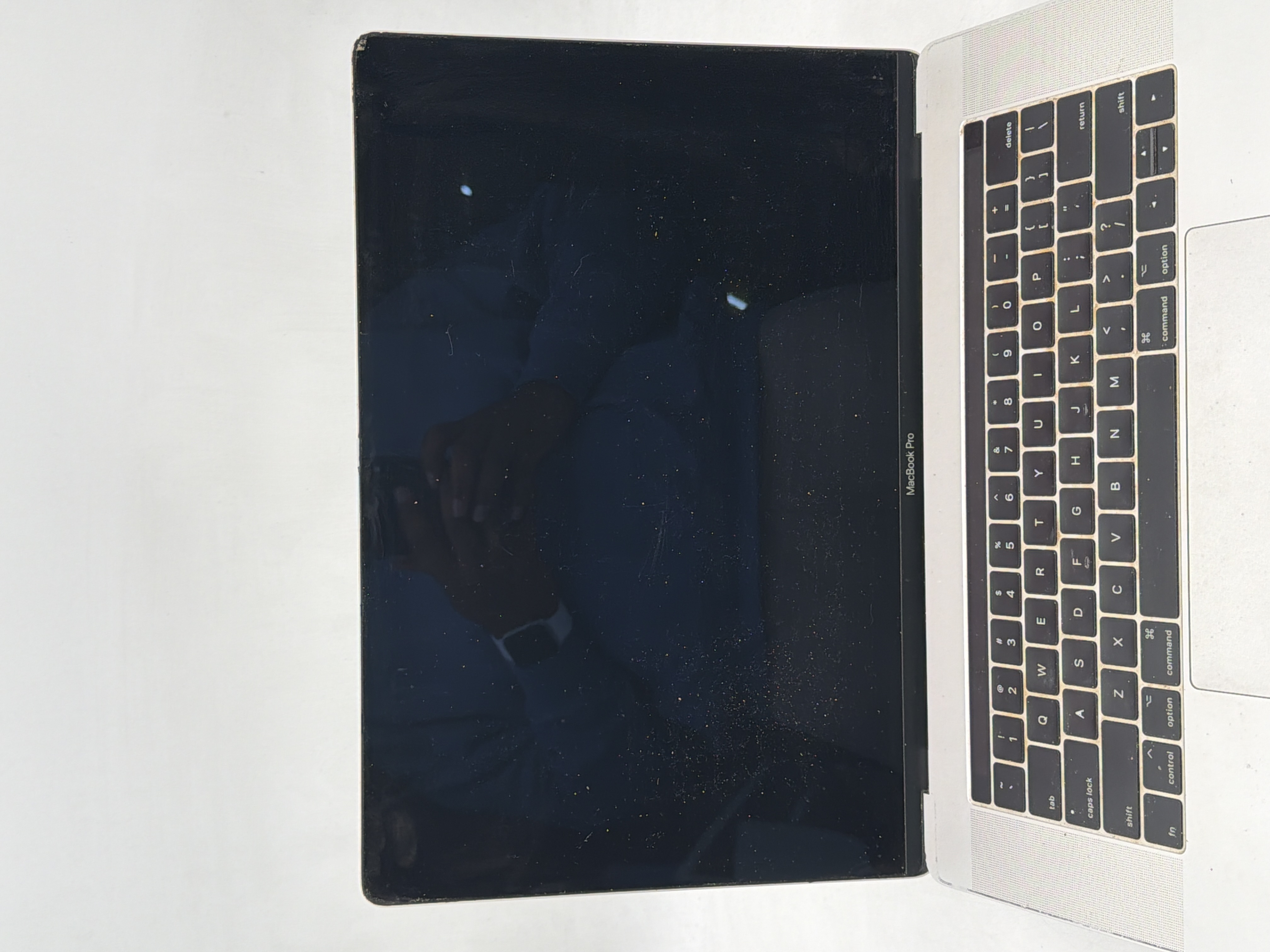 MacBook Pro 2017 15inch 16GB/256GB シルバー Apple MacBook Pro 15-Inch (2017) Review | PCMag